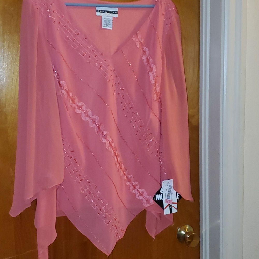 Beautiful Top - Picture 2 of 4